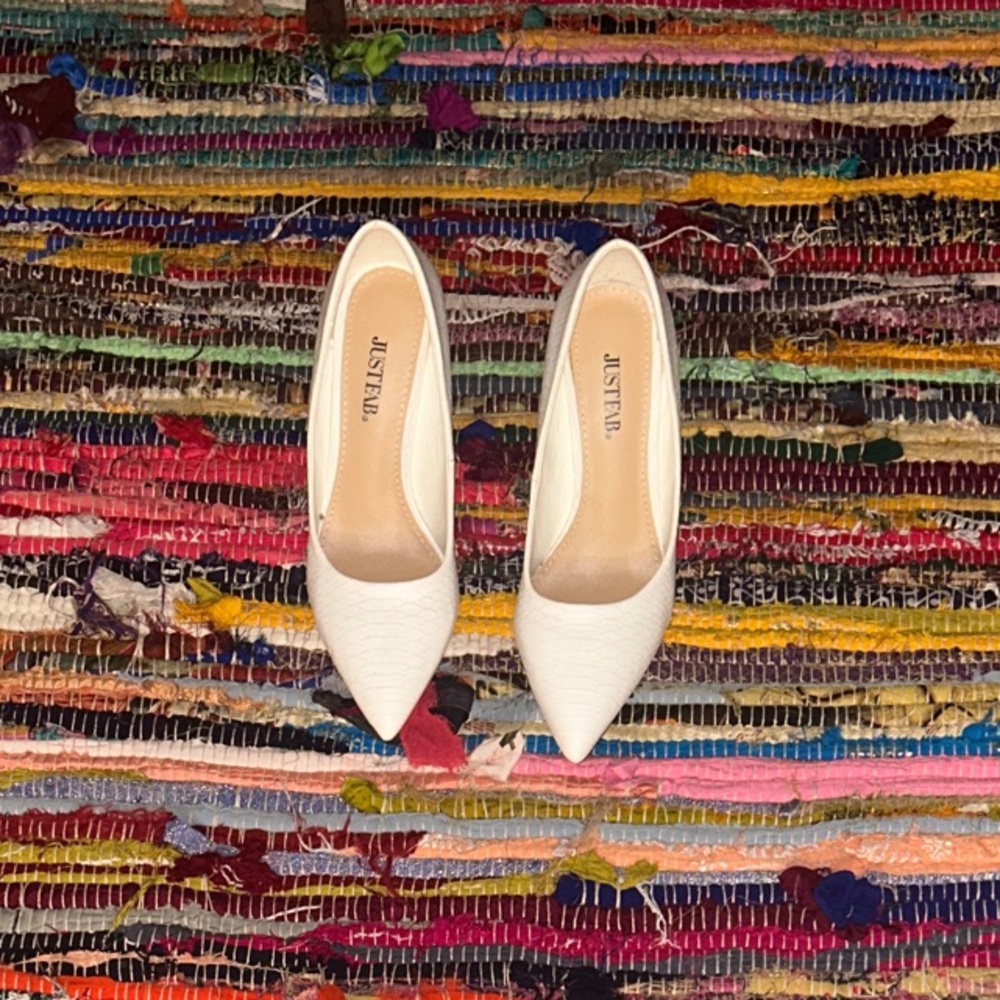 JustFab White Pointed Toe Heels (Y2K)